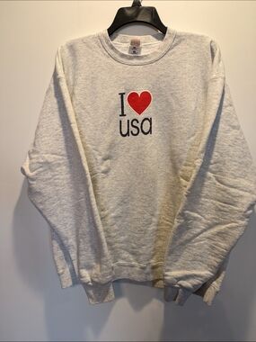 Fruit of the Loom  Heavy Gray Crewneck Sweatshirt with "I ❤️ USA" Unisex XL
